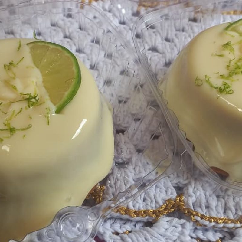 Mini bolo de cenoura com limão